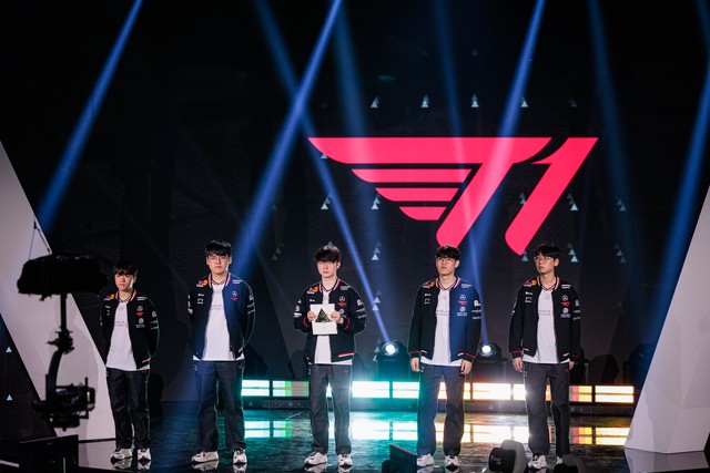 T1 tiến vào Bán kết EWC 2025 nhưng tâm điểm lại là T1 tiến vào Bán kết EWC 2025 nhưng tâm điểm lại là