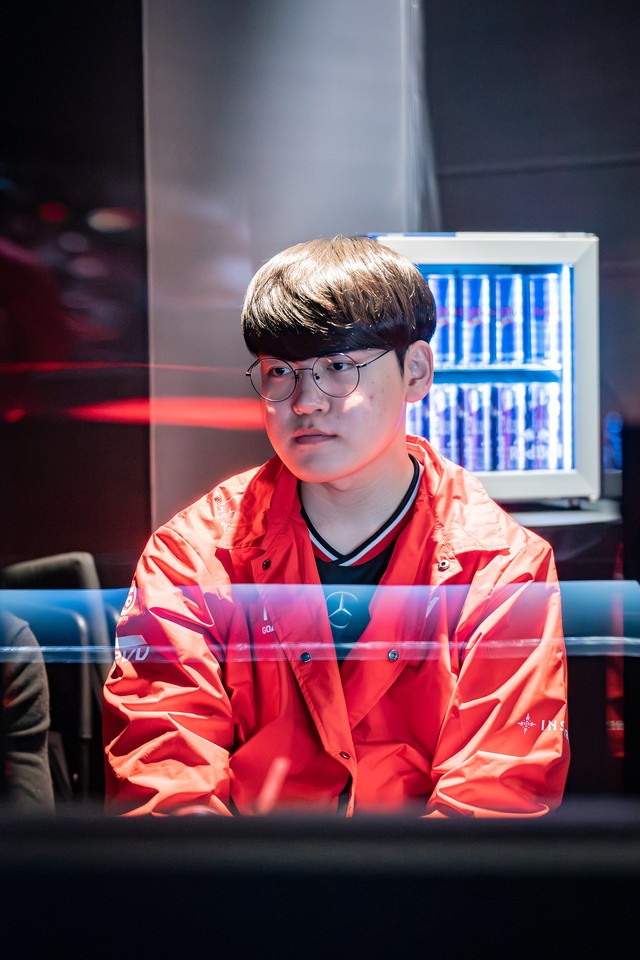 Zeus bất ngờ bị fan nhắc tên sau khi drama T1 - Gumayusi ngày càng trầm trọng- Ảnh 1. Zeus bất ngờ bị fan nhắc tên sau khi drama T1 - Gumayusi ngày càng trầm trọng- Ảnh 1.