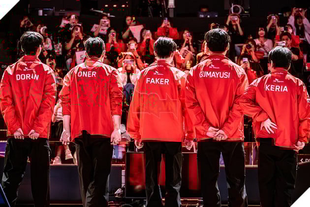 LMHT: Thượng tầng T1 lại có hành động khó hiểu trước trận đấu quan trọng của T1