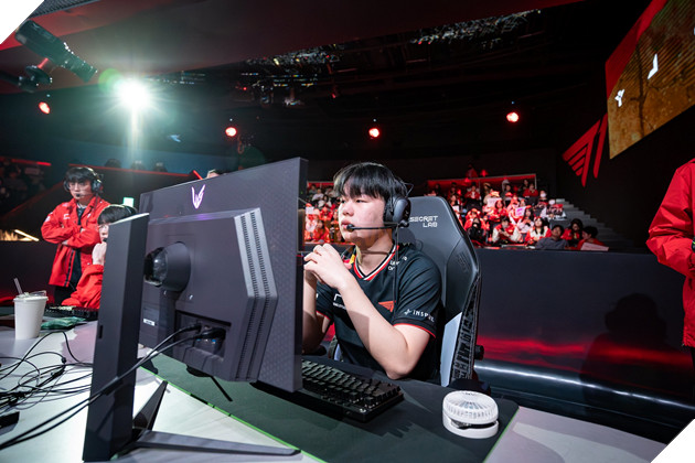 LMHT: Smash lai co hanh dong thieu ton trong Faker, fan nhan dinh phu phang LMHT: Smash lại có hành động thiếu tôn trọng Faker, fan nhận định phũ phàng