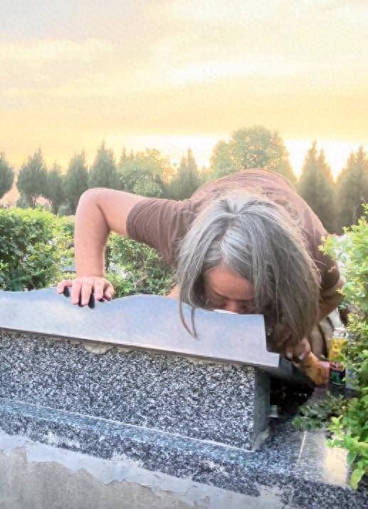 Đoạn video 12 giây làm tan nát trái tim mọi người mẹ- Ảnh 2.