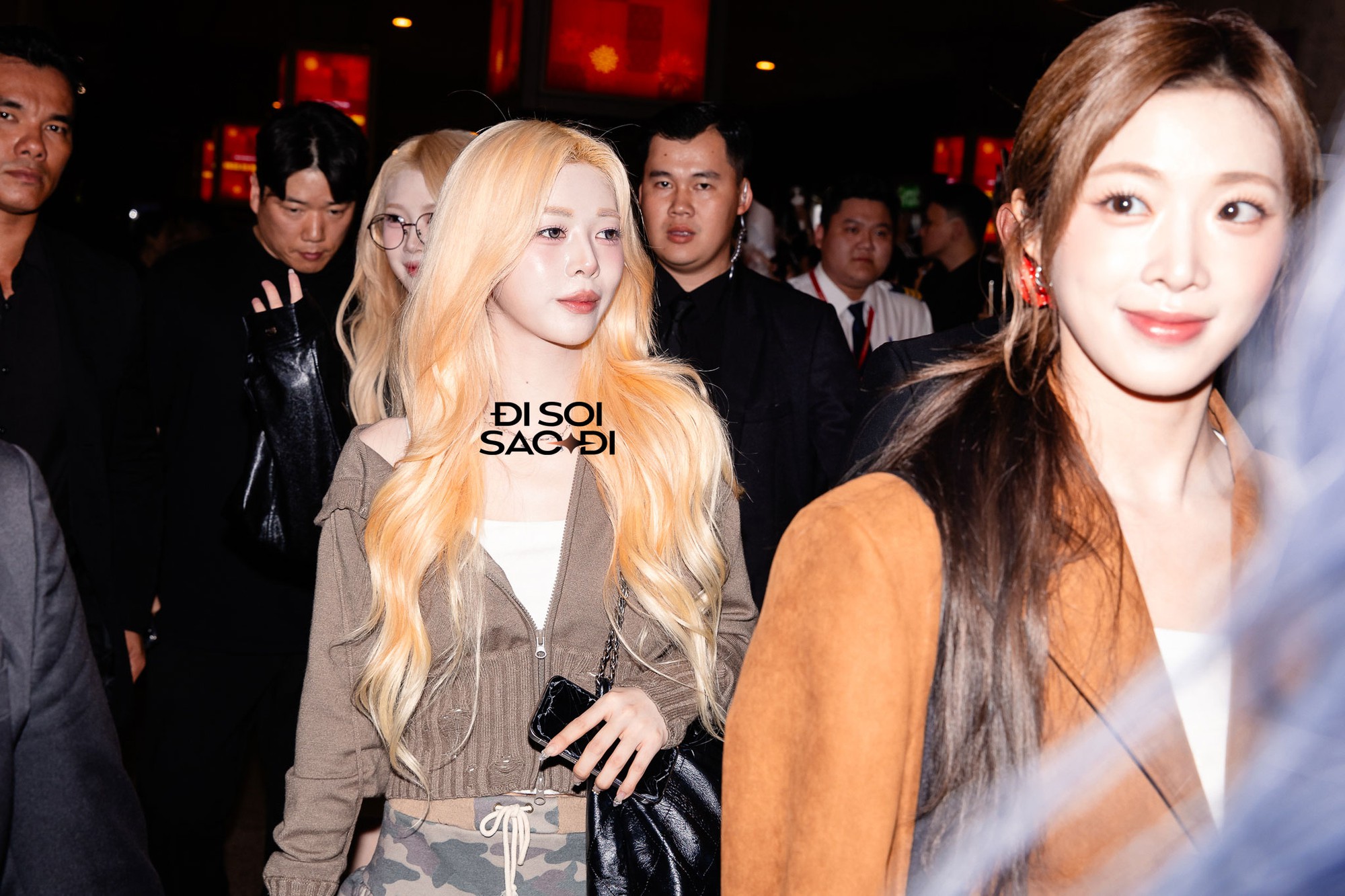 Dàn sao WATERBOMB đổ bộ Tân Sơn Nhất: Bi Rain kín đáo nhưng to cao ngời ngời, nữ idol gốc Việt lấn át