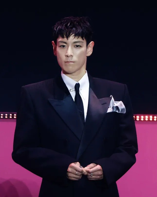 T.O.P sụt cân hốc hác, lần đầu lộ diện trước truyền thông Hàn sau 8 năm bê bối - 5