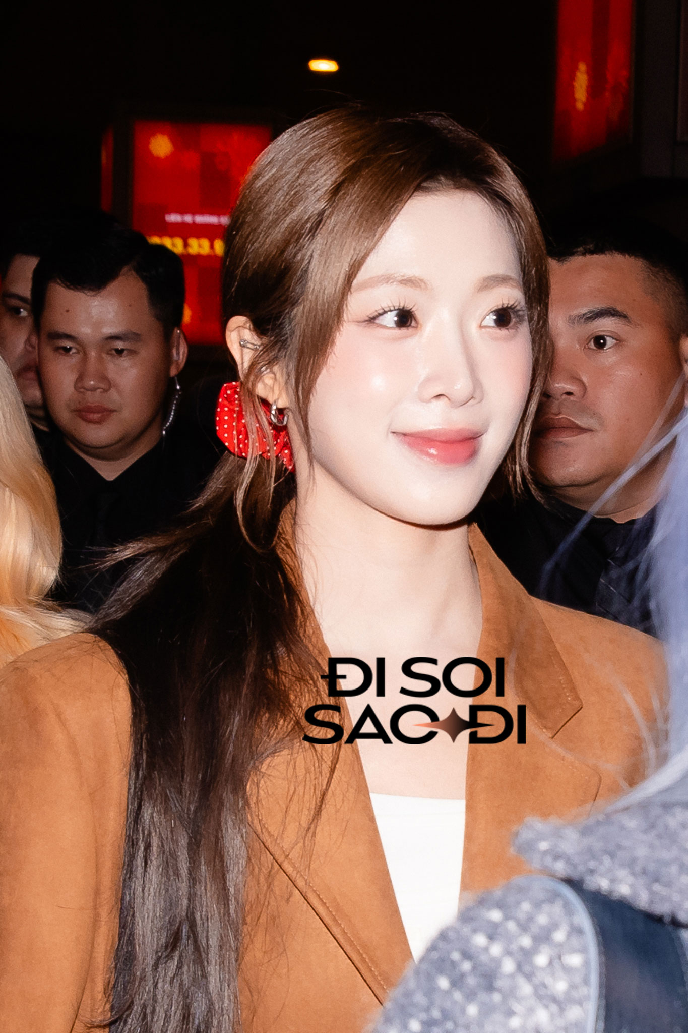 Dàn sao WATERBOMB đổ bộ Tân Sơn Nhất: Bi Rain kín đáo nhưng to cao ngời ngời, nữ idol gốc Việt lấn át