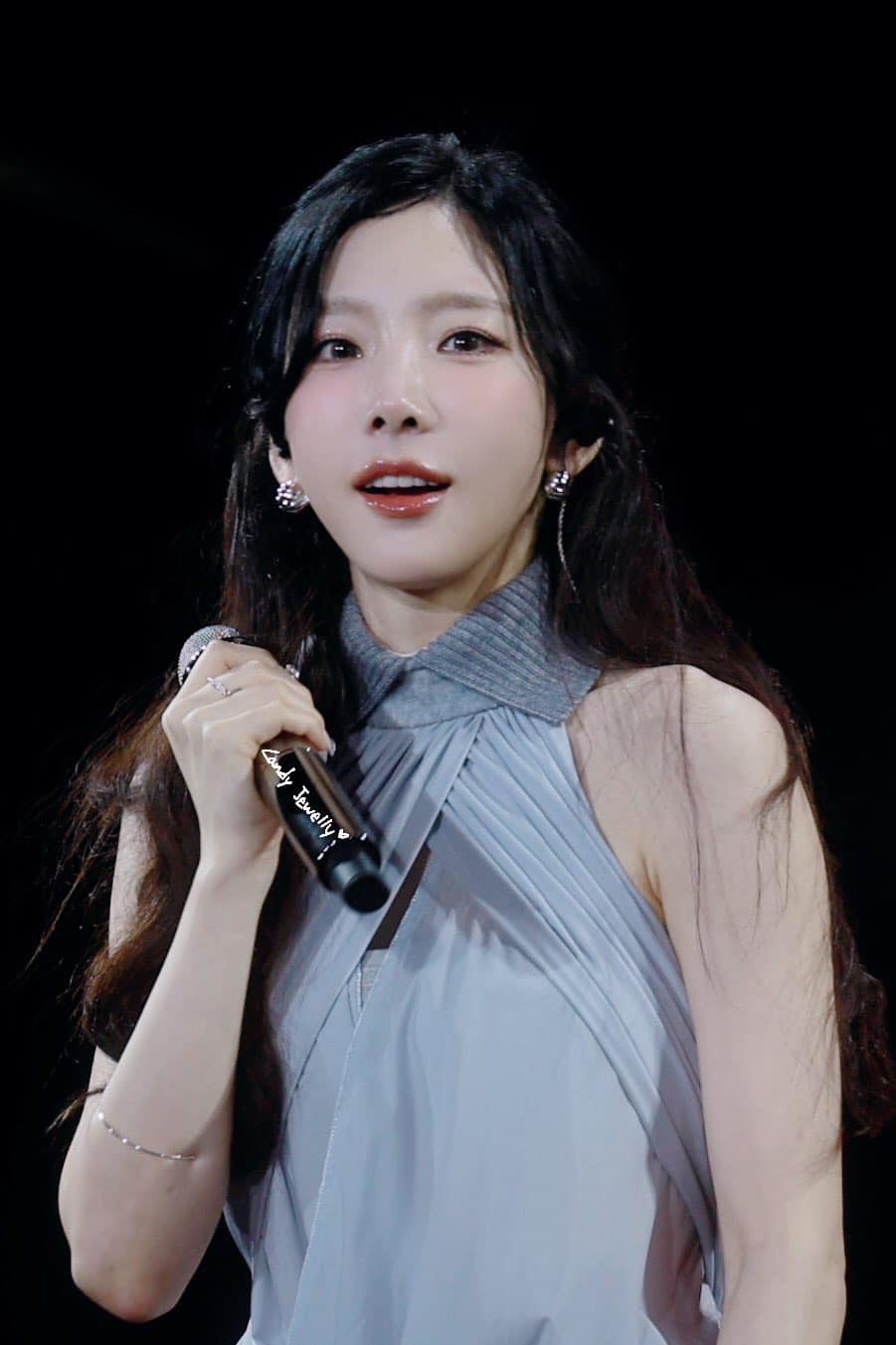 Vụ nam ca sĩ J bị