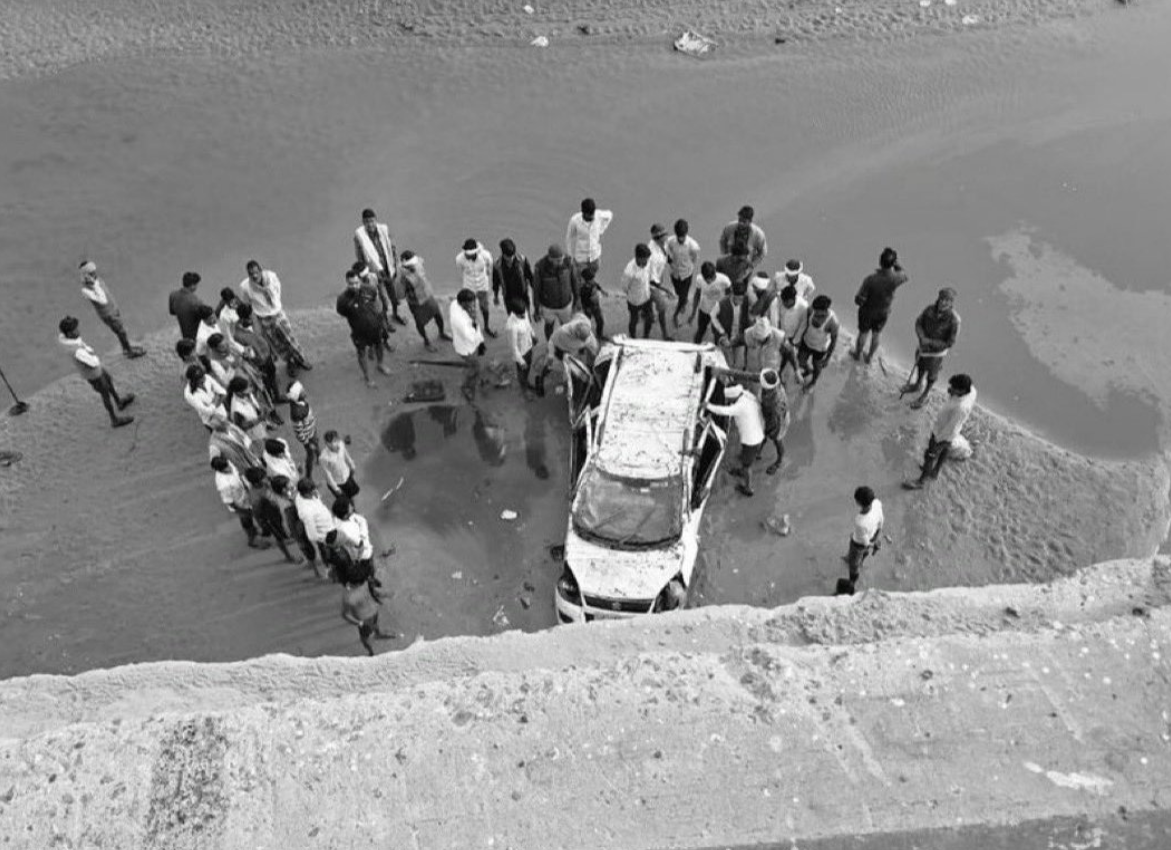 Đi theo Google Maps, gia đình 9 người rơi xuống sông: 3 người tử vong, bé gái 4 tuổi vẫn mất tích- Ảnh 2.