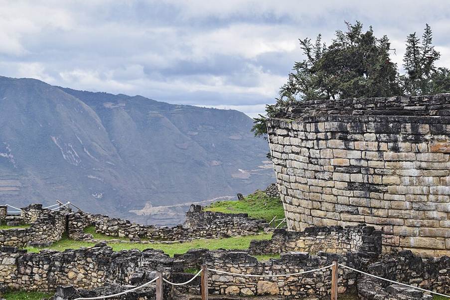 Phát hiện 100 công trình bí ẩn của người Rừng Mây trên dãy Andes- Ảnh 1.