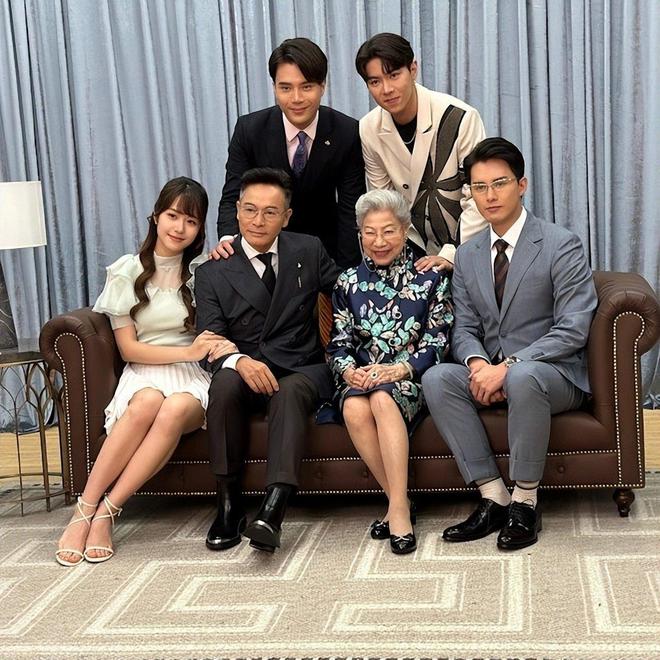 Tài tử tuổi 60 Quách Tấn An phủ nhận yêu hoa hậu 23 tuổi- Ảnh 4. Tài tử tuổi 60 Quách Tấn An phủ nhận yêu hoa hậu 23 tuổi- Ảnh 4.