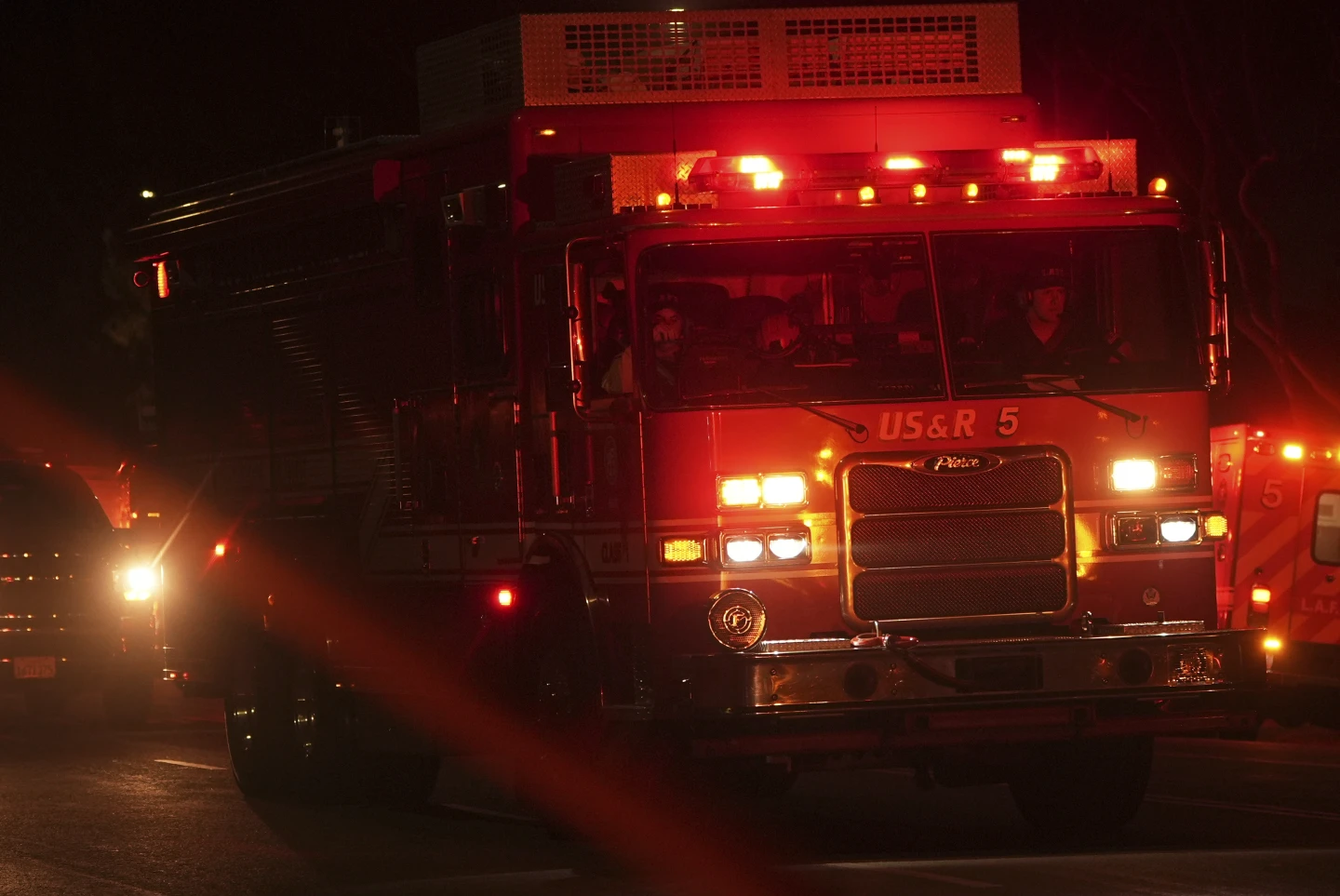 31 công nhân an toàn sau sự cố sập hầm công nghiệp ở Los Angeles- Ảnh 2.