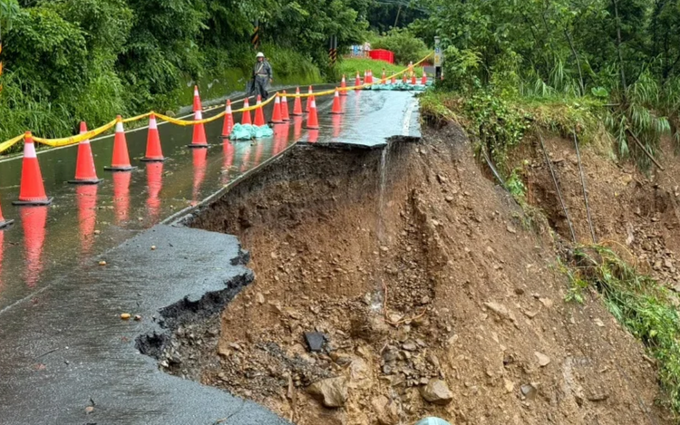 Toàn cảnh mưa bão tàn phá Đài Loan (Trung Quốc): 4 người chết, 3 người mất tích, 77 người bị thương và gần 6.000 người phải sơ tán- Ảnh 3.