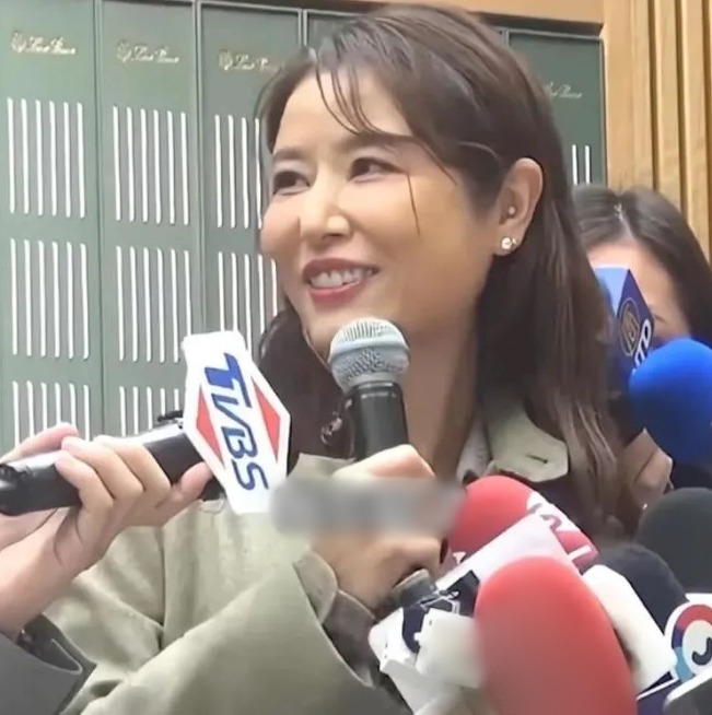 Lâm Tâm Như khoe loạt ảnh bikini gợi cảm sau sự cố lộ mặt sưng phồng méo mó- Ảnh 8.