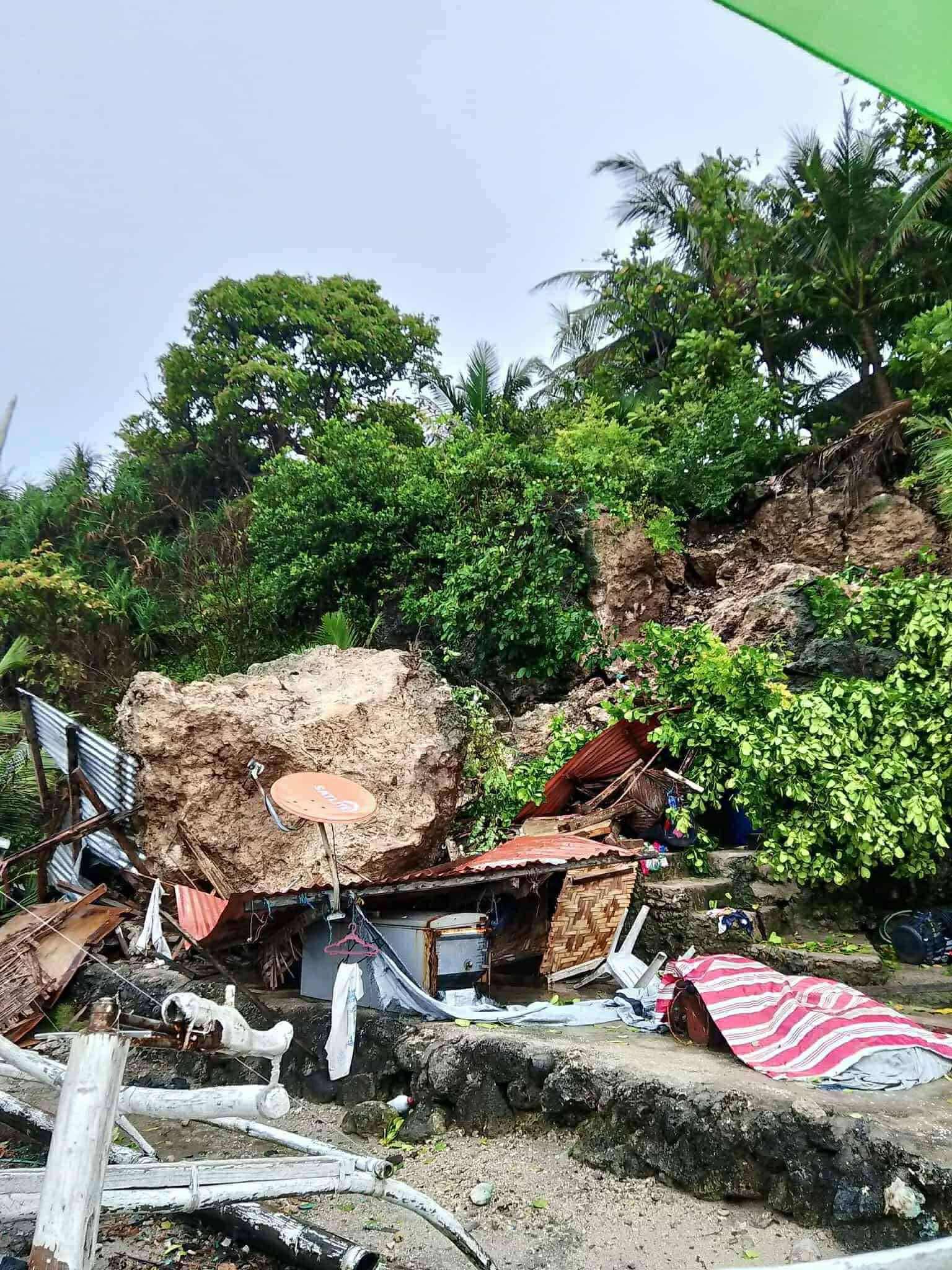 Tảng đá lớn đè bẹp ngôi nhà, 3 người trong một gia đình tử vong- Ảnh 1.