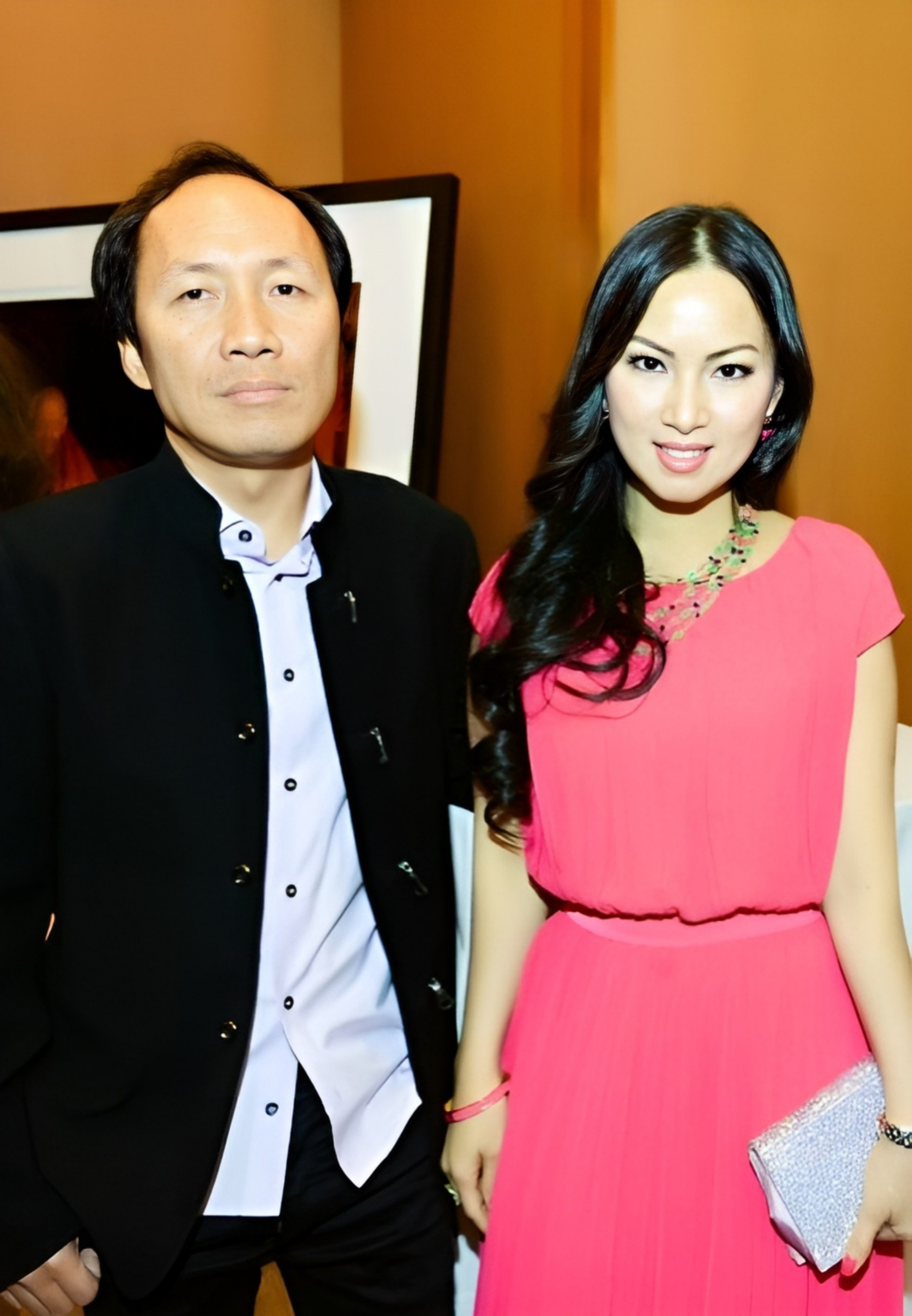 Ca sĩ Việt lấy chồng tỷ phú Mỹ: Được tặng cả một nhà hát, biệt thự rộng tới mức phải di chuyển bằng ô tô- Ảnh 14.