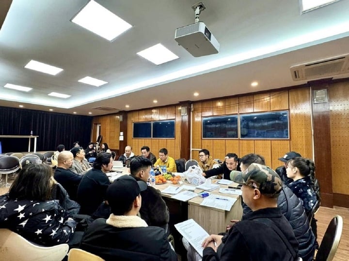 Hai nhân vật Hai nhân vật