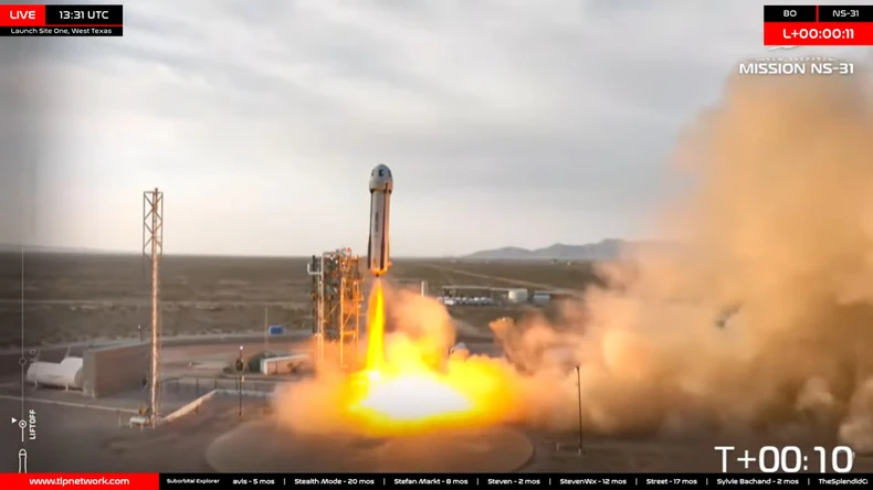 169 hạt sen cùng nữ phi hành gia gốc Việt bay vào không gian- Ảnh 1. 169 hạt sen cùng nữ phi hành gia gốc Việt bay vào không gian- Ảnh 1.