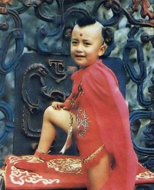 tay-du-ky-2-1749604407-481-width640height787-1 Tôn Ngộ Không đại chiến Hồng Hài Nhi là tập phim hấp dẫn khán giả. Các nhà làm phim đã liều cả mạng sống để thực hiện tập phim này.