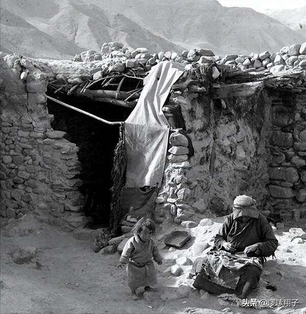 Ảnh người dân Tây Tạng gần 100 năm trước: Bất ngờ nhất là vẻ ngoài của vị tiểu thư lá ngọc cành vàng- Ảnh 7.