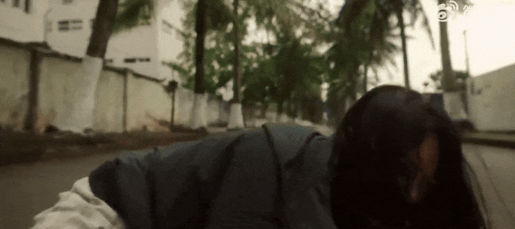 MXH náo loạn vì 1 nữ diễn viên bị ô tô đâm trúng đầu, số phận của nạn nhân khiến hàng triệu người lo lắng- Ảnh 2. MXH náo loạn vì 1 nữ diễn viên bị ô tô đâm trúng đầu, số phận của nạn nhân khiến hàng triệu người lo lắng- Ảnh 2.