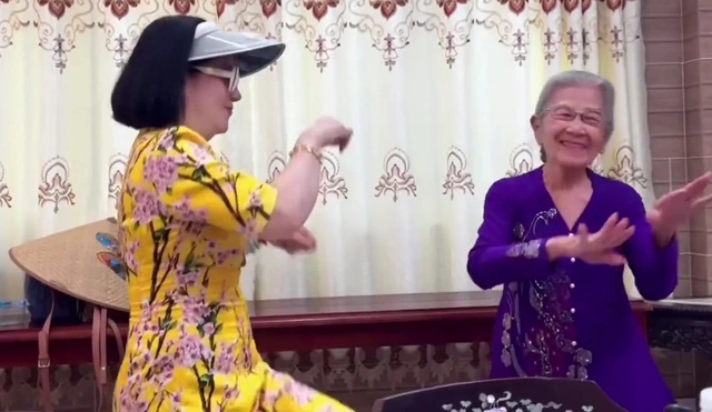 Nữ NSƯT sở hữu nhà 30 tỷ tại trung tâm TP.HCM, U100 vẫn làm móng, trang điểm, tự lái xe máy đi làm- Ảnh 6.