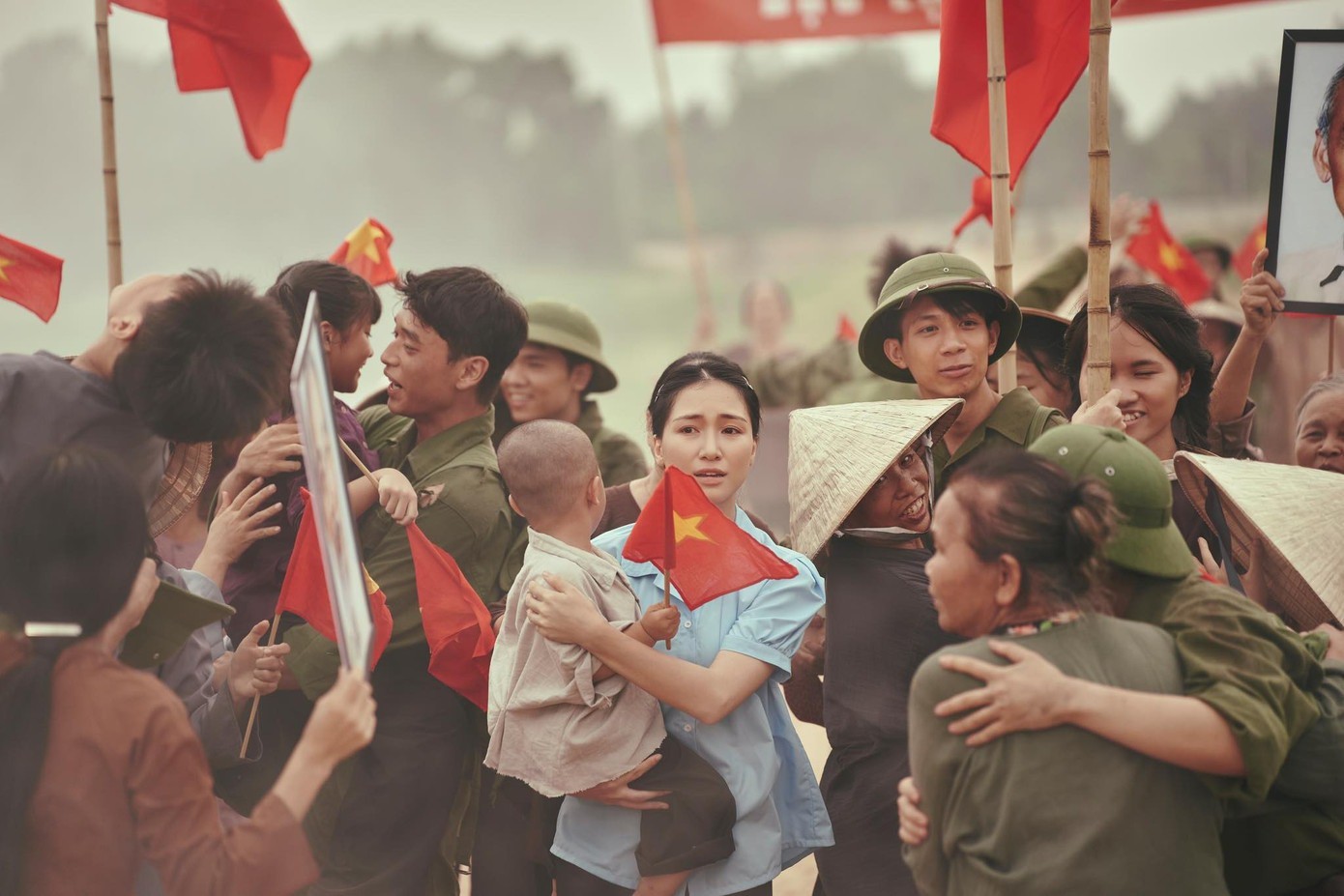 MV mới của Hòa Minzy đang đứng đầu thịnh hành YouTube.