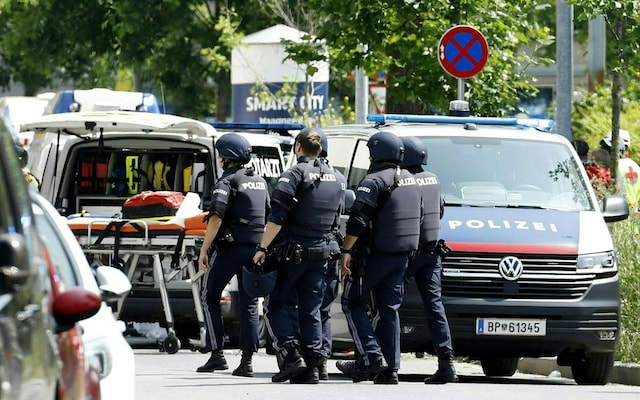 Xả súng đẫm máu tại trường học khiến ít nhất 11 người tử vong, nghi phạm được cho là học sinh và đã tự sát- Ảnh 3. Xả súng đẫm máu tại trường học khiến ít nhất 11 người tử vong, nghi phạm được cho là học sinh và đã tự sát- Ảnh 3.