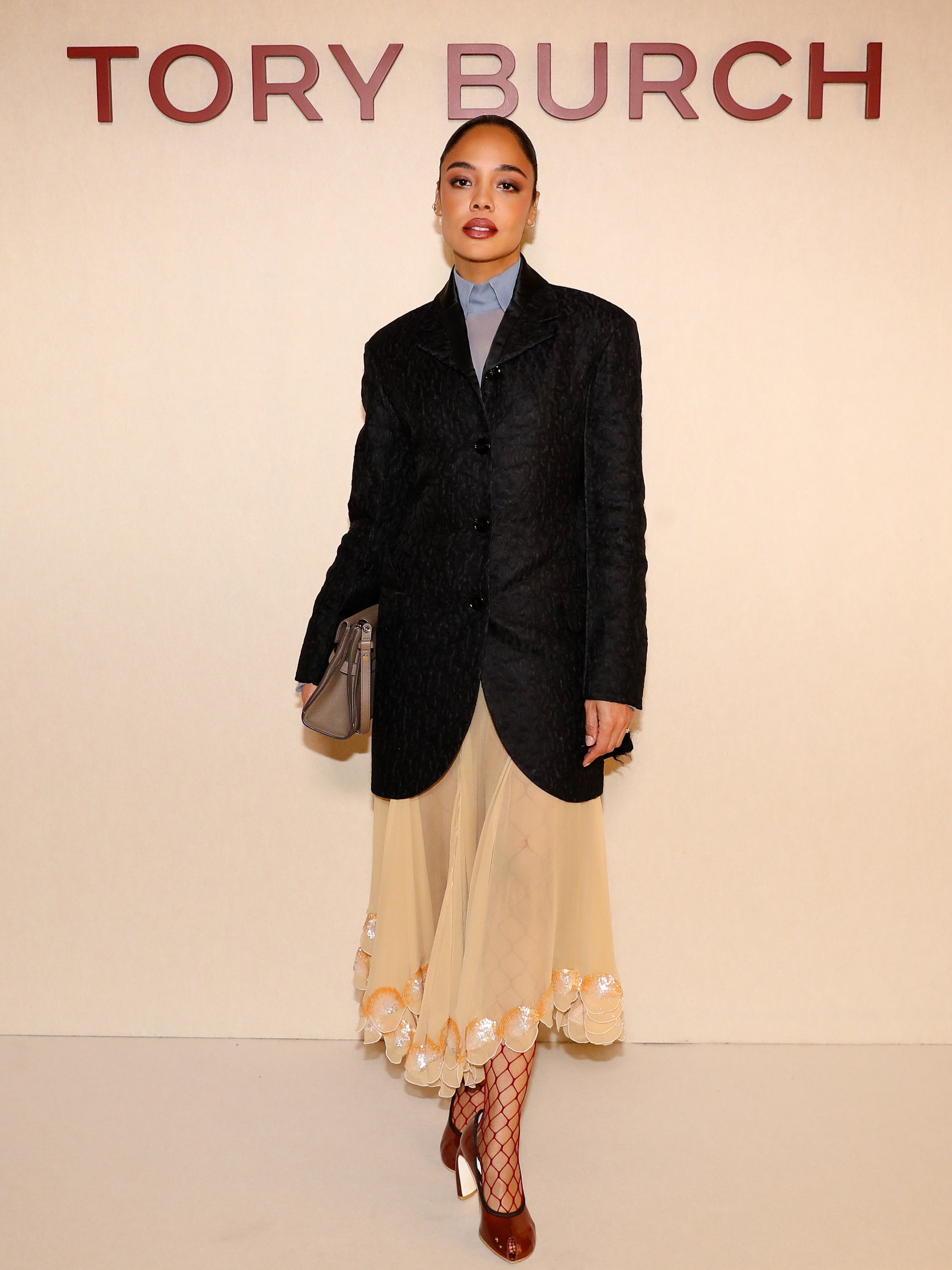 46 tuổi Tần Lam vẫn sở hữu vóc dáng đỉnh thế này, đi show thời trang mà khí chất ngút ngàn- Ảnh 3.