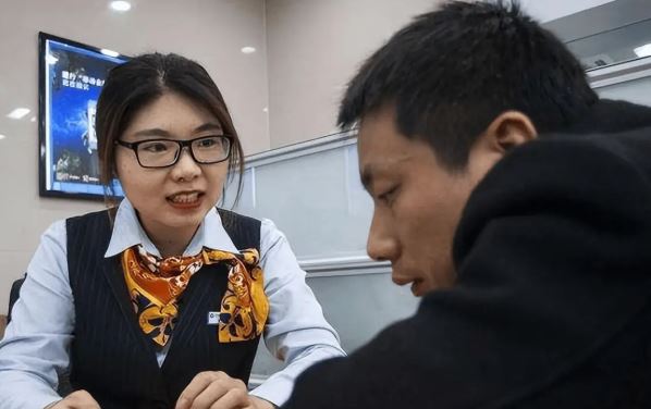 Người đàn ông thu nhập ổn định, không dính nợ xấu nhưng làm hồ sơ vay thế chấp để mua nhà vẫn bị ngân hàng từ chối: Người đàn ông thu nhập ổn định, không dính nợ xấu nhưng làm hồ sơ vay thế chấp để mua nhà vẫn bị ngân hàng từ chối: