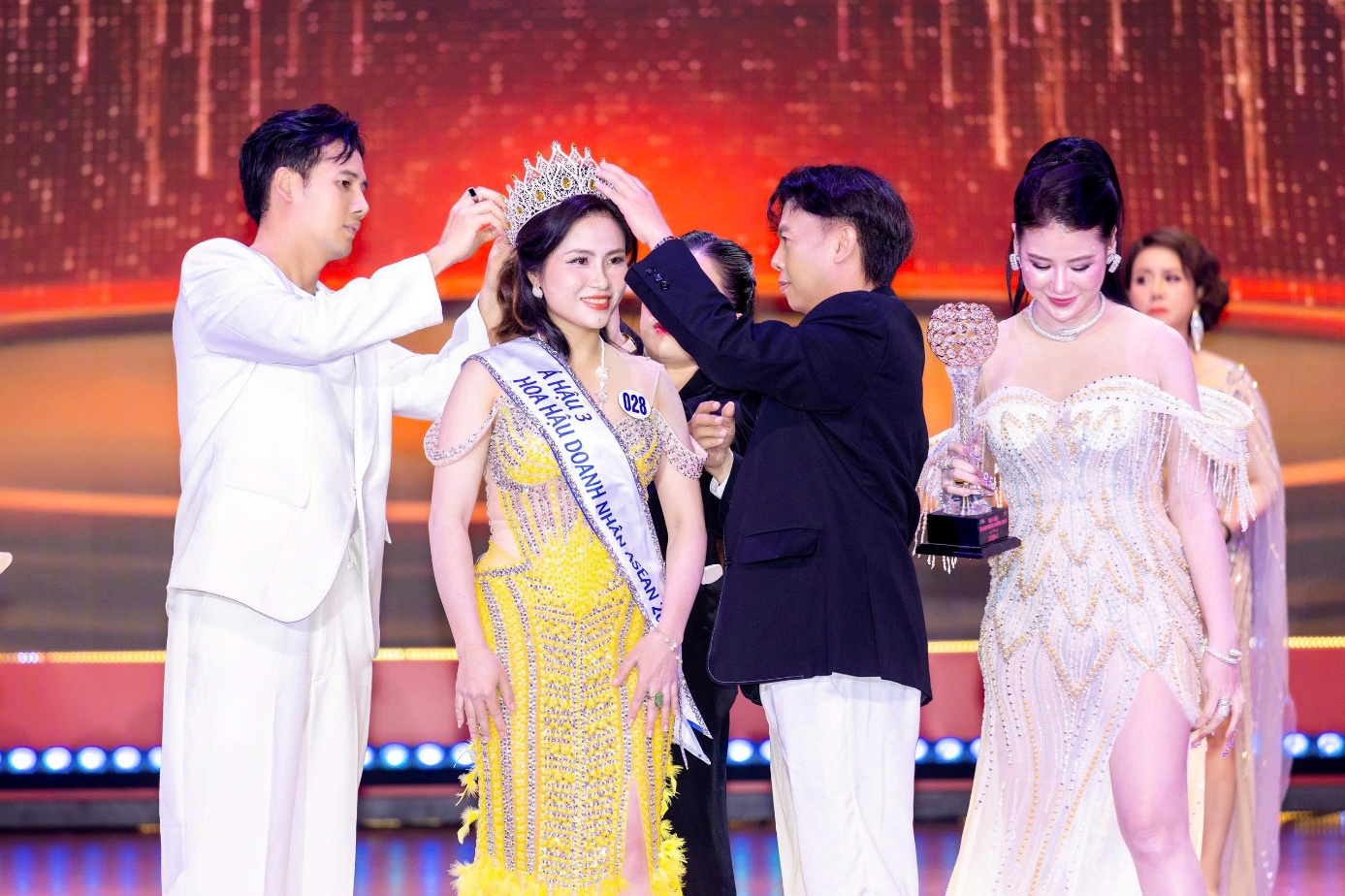 th-y-02-1751098263-845-width1387height924 Người đẹp Lê Thanh Thúy chinh phục Ban giám khảo để giành danh hiệu Á hậu 3 đầy thuyết phục - 2