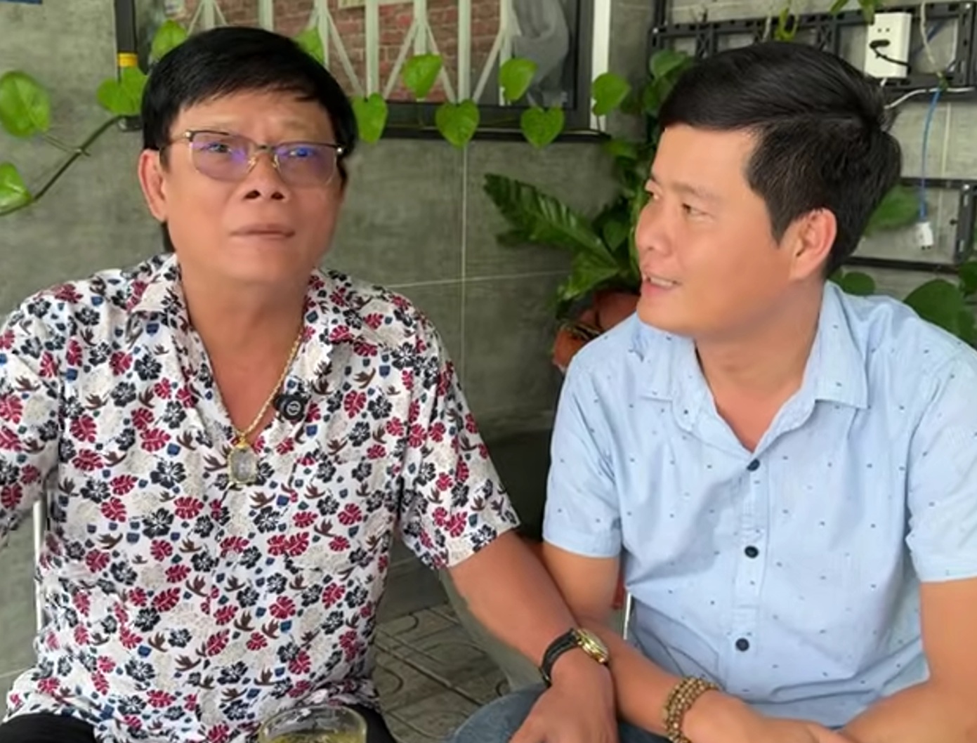 Nam nghệ sĩ 63 tuổi đã lên chức cụ, lẫn lộn các cháu chắt của chính mình- Ảnh 1. Nam nghệ sĩ 63 tuổi đã lên chức cụ, lẫn lộn các cháu chắt của chính mình- Ảnh 1.