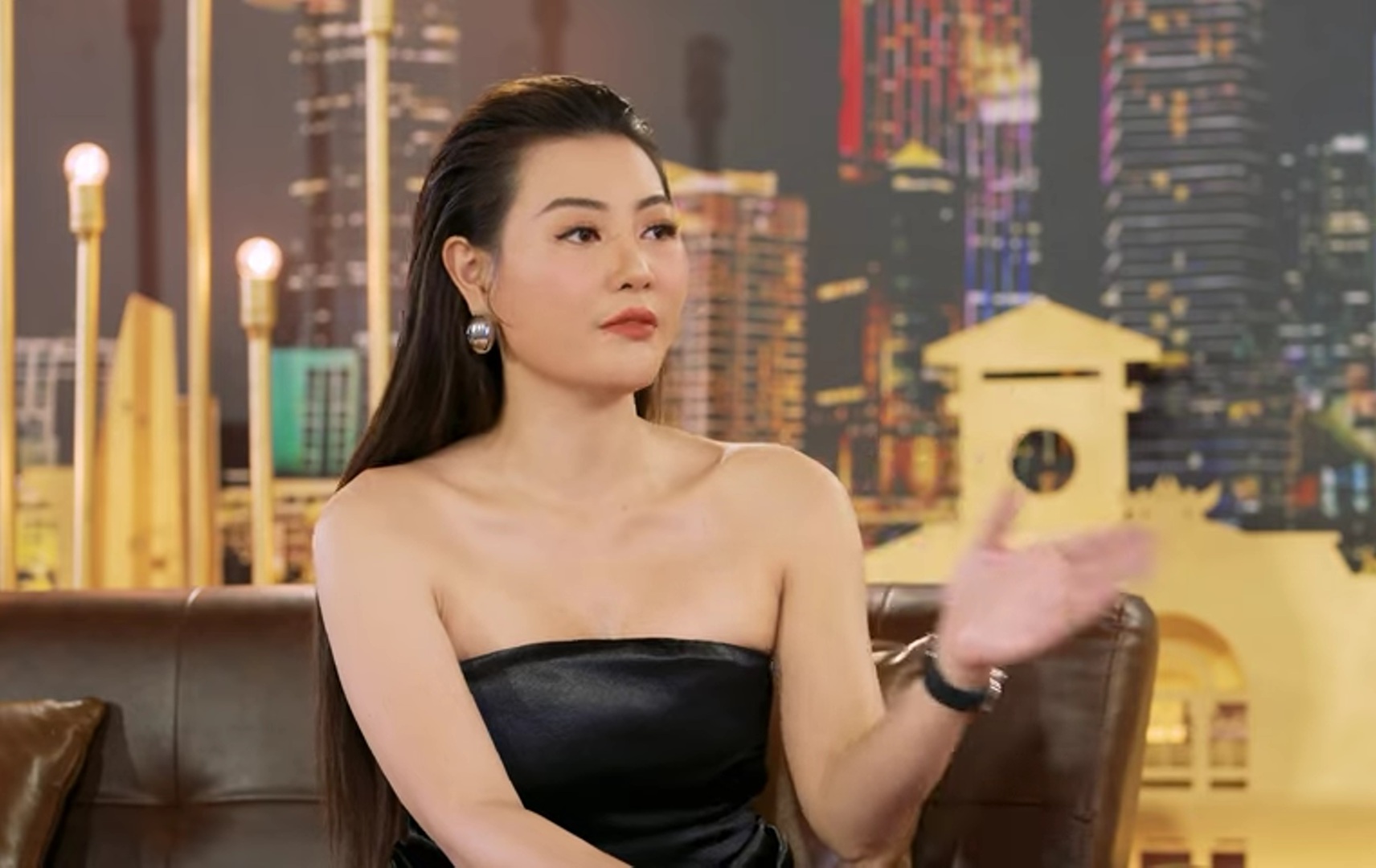 Nữ diễn viên VTV livestream bán hàng: