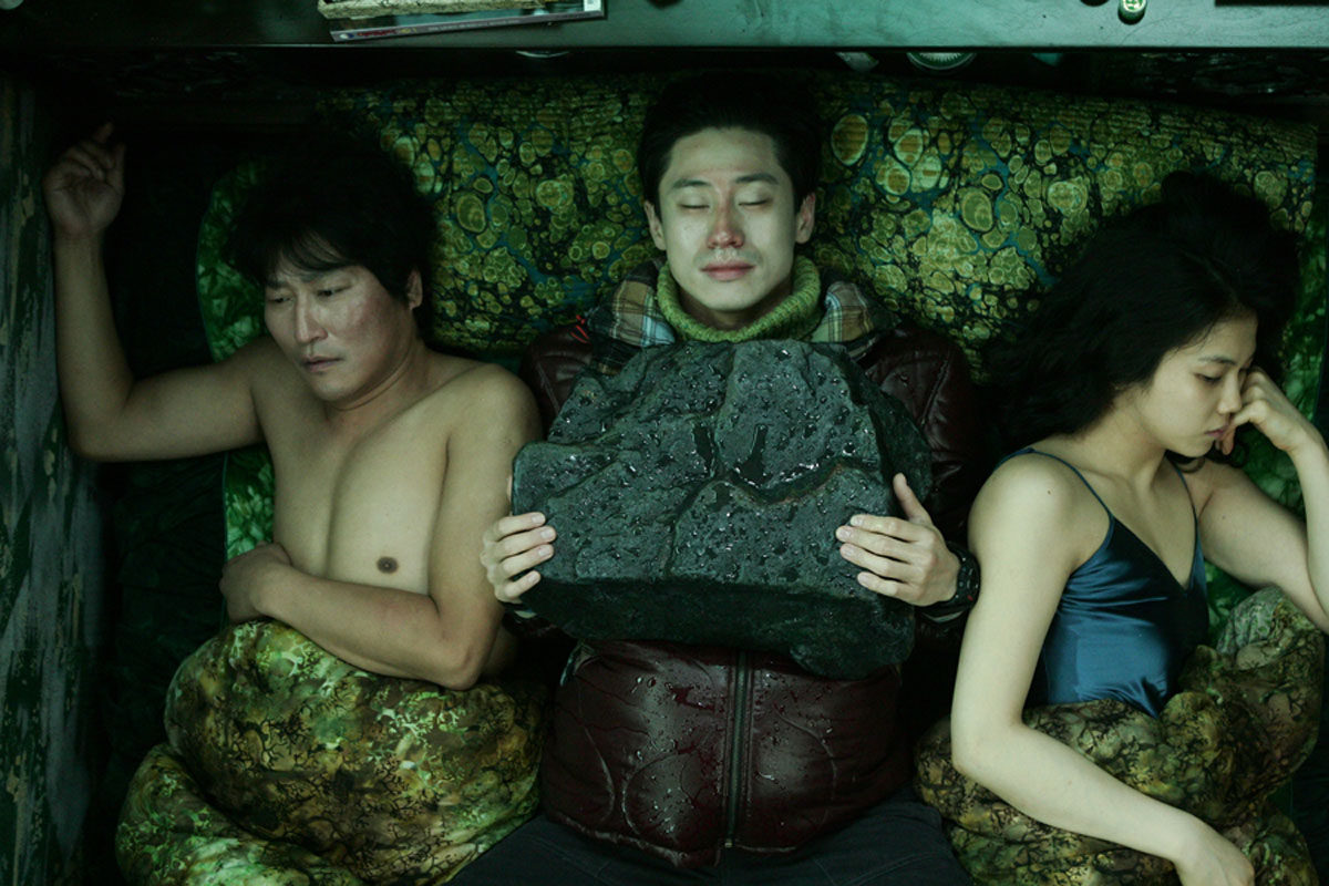 Phim 18+ Hàn Quốc bị chỉ trích nặng nề: Nữ chính 22 tuổi gây sốc toàn châu Á vì cảnh nóng thật- Ảnh 2.