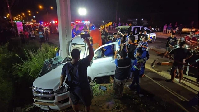 Đi ăn sinh nhật về, gia đình 5 người gặp nạn khiến 3 người tử vong, cứu hộ mở cửa thấy cảnh đau lòng- Ảnh 1.