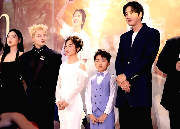 Lục tung Vbiz có đúng 1 mỹ nam đổi đời nhờ làm cô giáo: Thở câu nào cũng thành trend, sao Hàn cũng mê mệt- Ảnh 1.