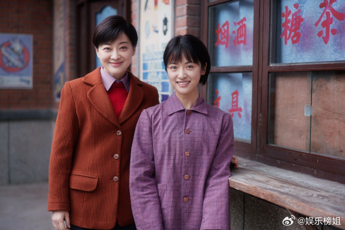 Mỹ nhân U50 vẫn cả gan đóng thiếu nữ nhí nhảnh, gọi bạn diễn cùng lứa là bố không hề ngại ngùng- Ảnh 2. Mỹ nhân U50 vẫn cả gan đóng thiếu nữ nhí nhảnh, gọi bạn diễn cùng lứa là bố không hề ngại ngùng- Ảnh 2.