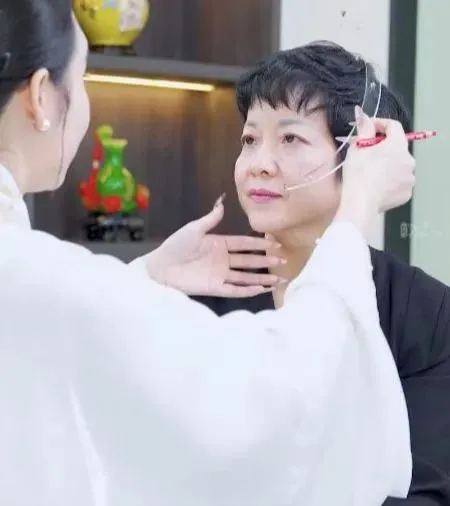 Hàng loạt video nghệ sĩ Việt quảng cáo chân mày phong thủy biến mất- Ảnh 3.