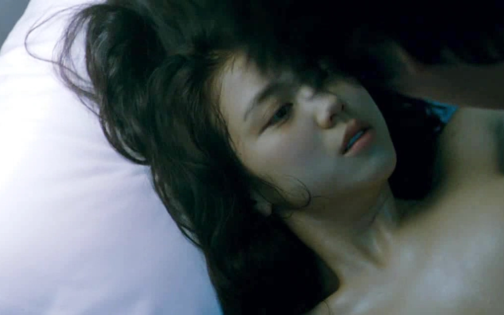 Phim 18+ Hàn Quốc bị chỉ trích nặng nề: Nữ chính 22 tuổi gây sốc toàn châu Á vì cảnh nóng thật- Ảnh 1.