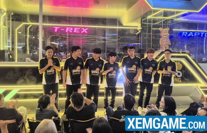 thay-giao-ba-saigon-dino-1 Thầy Giáo Ba chính thức tái xuất VCS, trở thành HLV trưởng trong đội hình siêu khủng thay giao ba saigon dino 1