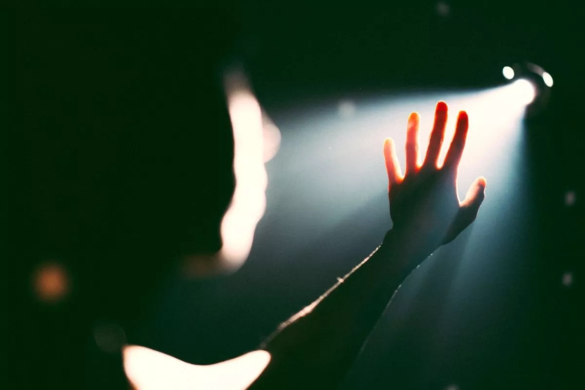 Sau 11 phút chết lâm sàng, người phụ nữ tỉnh dậy thốt lên: “Thế giới bên kia” vượt xa tưởng tượng- Ảnh 2.