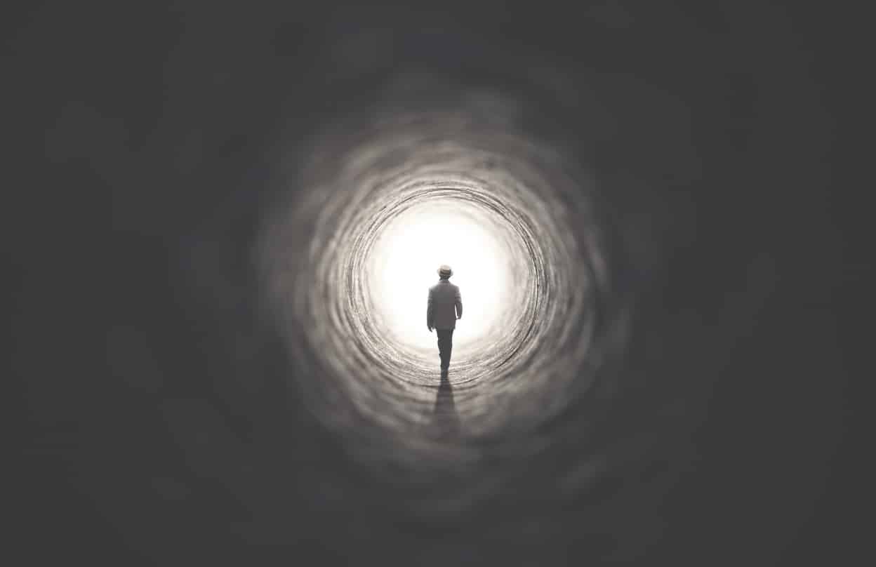 Sau khi chết lâm sàng 10 phút, người đàn ông tỉnh lại thốt lên 5 từ về