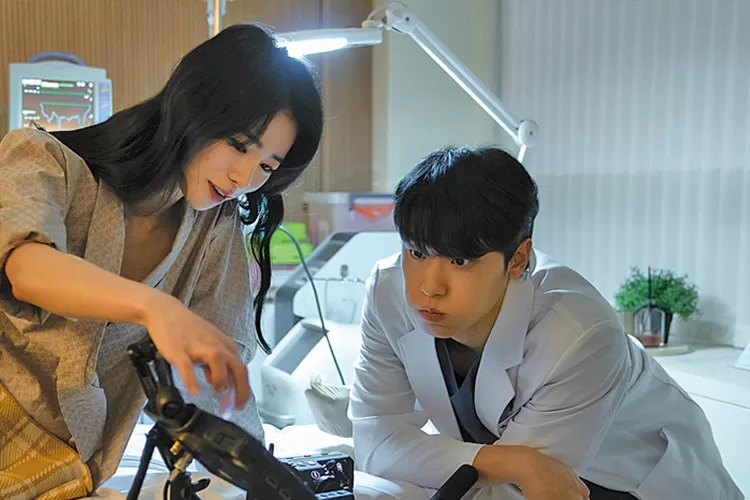 Chuyện đáng lo gì đã xảy ra với cặp đôi vàng Lee Do Hyun - Lim Ji Yeon?- Ảnh 4. Chuyện đáng lo gì đã xảy ra với cặp đôi vàng Lee Do Hyun - Lim Ji Yeon?- Ảnh 4.