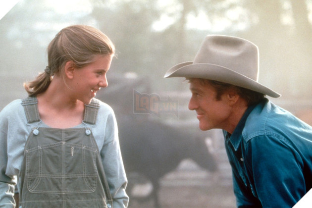 Nữ diễn viên Scarlett Johansson và sao nam Robert Redford trong phim The Horse Whisperer.