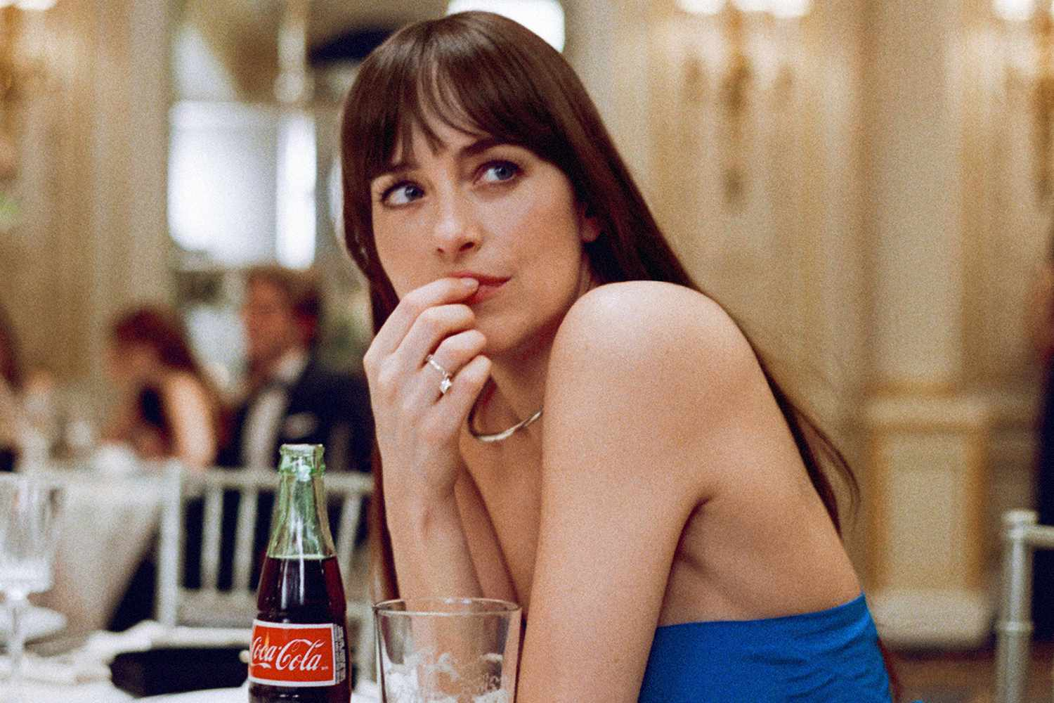 Phim ngôn tình khiến MXH Việt chia phe tranh cãi: Người khen hay 1000 điểm, người mỉa mai