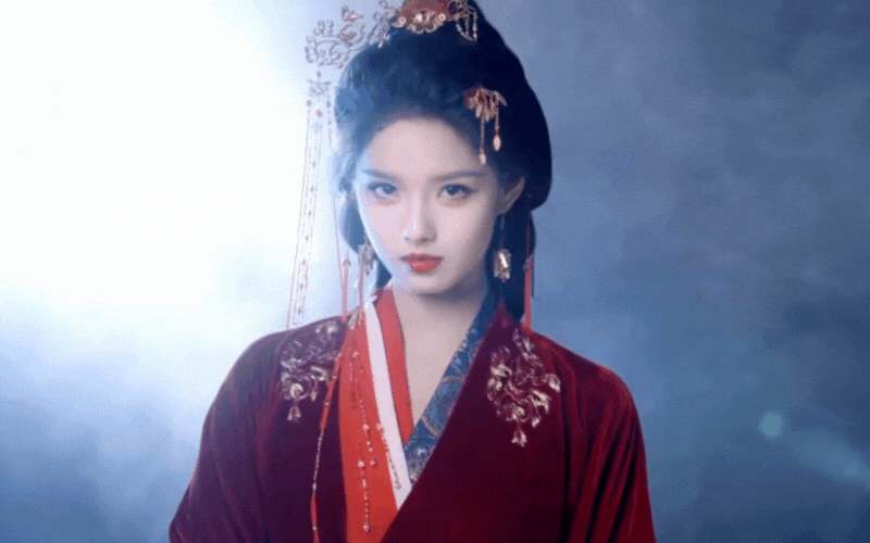 Mỹ nhân lên hot search vì mặc trang phục màu đỏ đẹp dữ dội, mới 17 tuổi mà thần thái đã