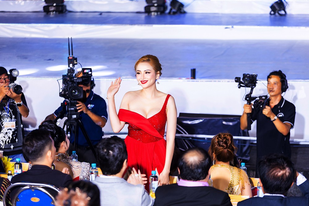 Giám khảo quyền lực cuộc thi: Hoa hậu Thế giới Người Việt – Diễm Hương