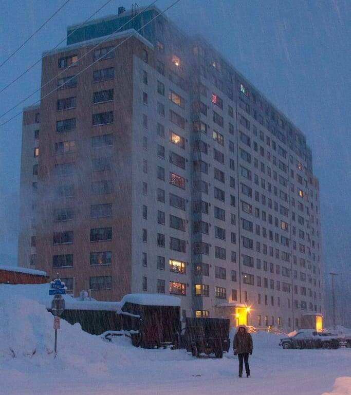 Bên trong tòa nhà chung cư