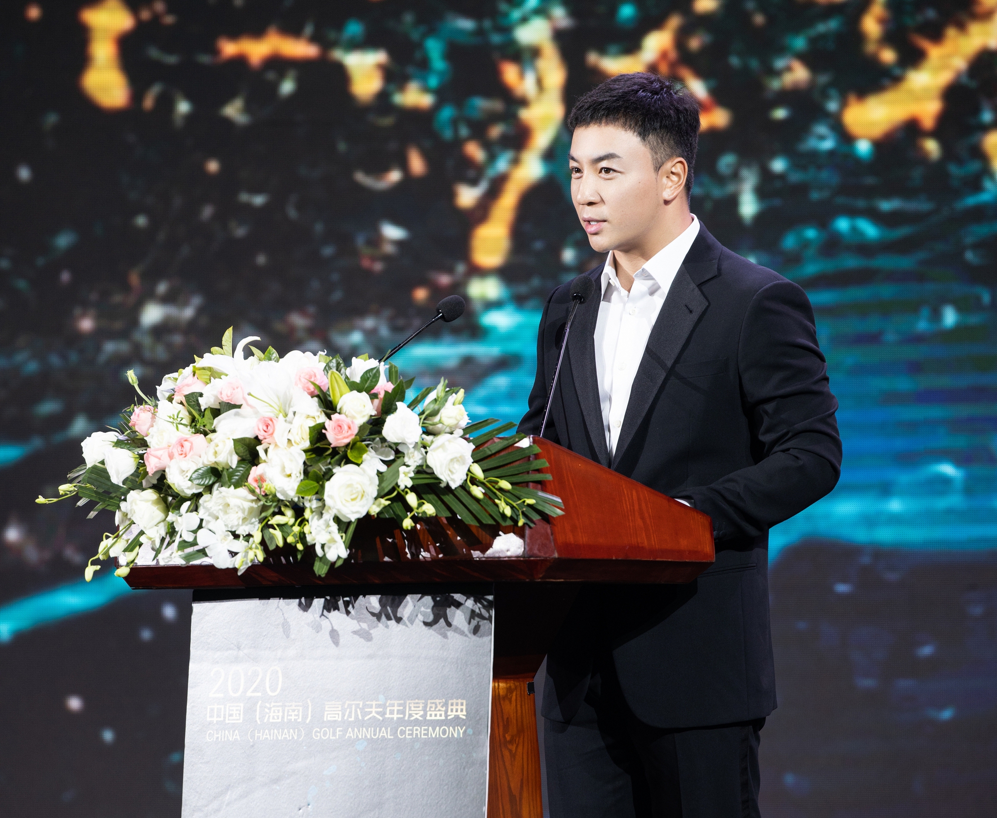 Sao nhí giàu nhất Trung Quốc dậy thì ngoạn mục sau 30 năm, không đóng phim vẫn sống sung sướng với 35.000 tỷ- Ảnh 2. Sao nhí giàu nhất Trung Quốc dậy thì ngoạn mục sau 30 năm, không đóng phim vẫn sống sung sướng với 35.000 tỷ- Ảnh 2.