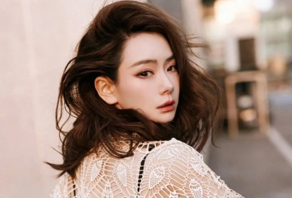 10 nữ thần dao kéo đẹp nhất Trung Quốc: Dương Mịch xếp sau Angelababy, hạng 1 là kiệt tác của phòng mổ- Ảnh 11. 10 nữ thần dao kéo đẹp nhất Trung Quốc: Dương Mịch xếp sau Angelababy, hạng 1 là kiệt tác của phòng mổ- Ảnh 11.