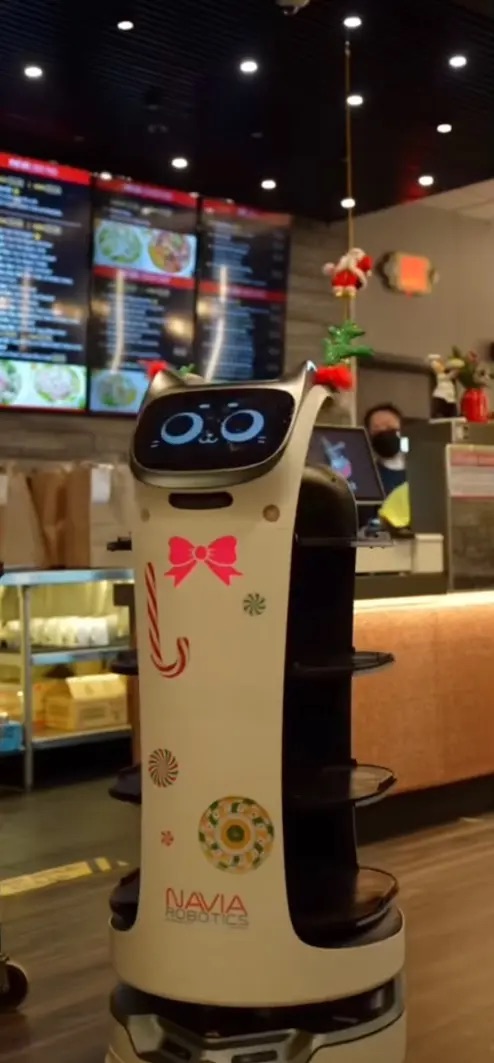 Robot ở hàng phở Việt trị giá 18.000 USD bất ngờ bị 'bắt cóc' ngay trước giờ mở cửa- Ảnh 2. Robot ở hàng phở Việt trị giá 18.000 USD bất ngờ bị 'bắt cóc' ngay trước giờ mở cửa- Ảnh 2.