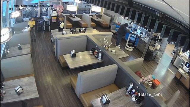 Robot ở hàng phở Việt trị giá 18.000 USD bất ngờ bị 'bắt cóc' ngay trước giờ mở cửa- Ảnh 4. Robot ở hàng phở Việt trị giá 18.000 USD bất ngờ bị 'bắt cóc' ngay trước giờ mở cửa- Ảnh 4.