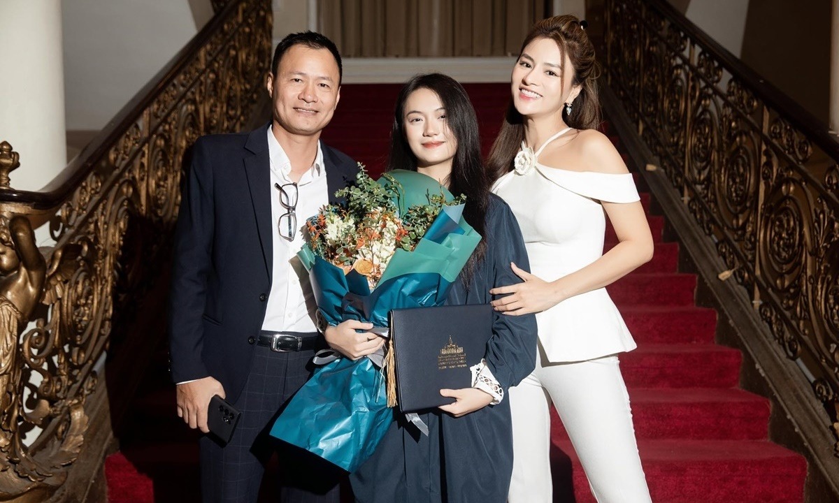 Loạt khoảnh khắc đẹp giữa Vũ Thu Phương và con gái riêng của chồng bất ngờ